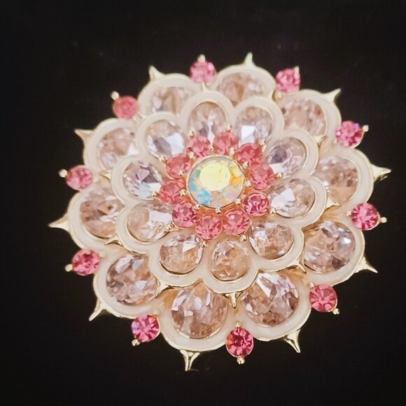 Sparkling Shades of PINK Brooch - Picture 2 of 4